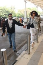 Shilpa Shetty, Raj Kundra  snapped at airport on 17th Feb 2016